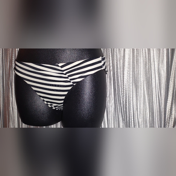 black & white bikini top with striped Victoria Secret Unforgettable bottom - Picture 10 of 15